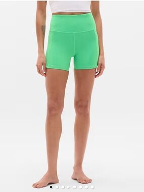 Athleta Salutation Stash High Rise 5" Short